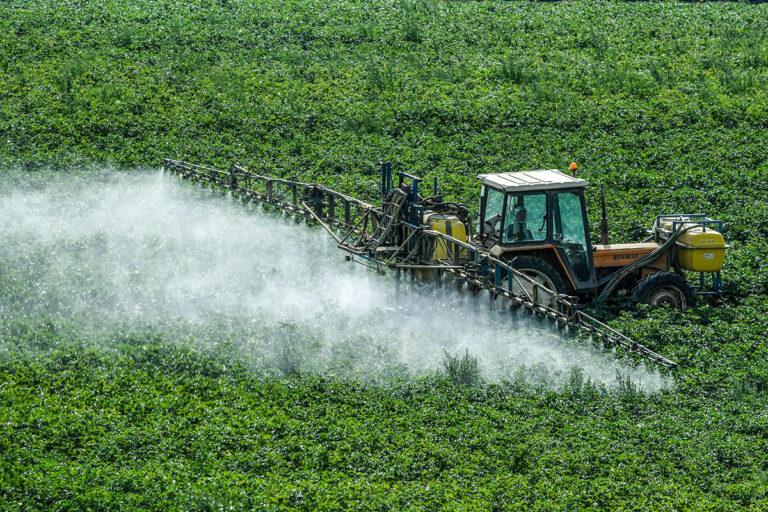 Avión fumigando